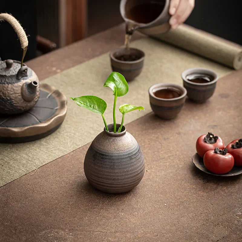 Vaso de Cerâmica Feito à Mão - Artesanal e Sofisticado | Jardim Verde